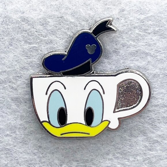 🔮 5/$25 Disney Donald Duck Cup Pin - Picture 1 of 3